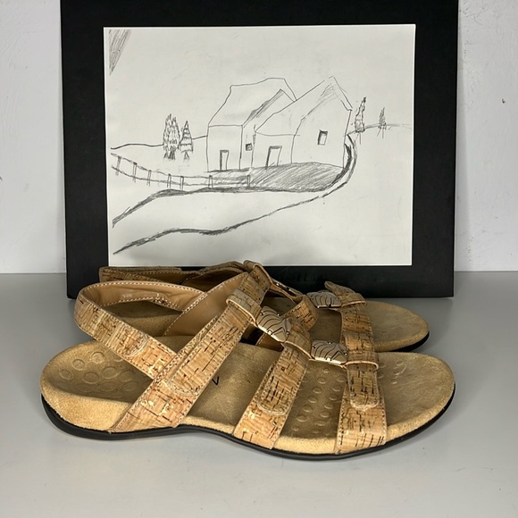 Vionic Shoes - Vionic Women’s Shoes I Vionic Orthotic
Triple Strap Sandals - Amber Size US 8